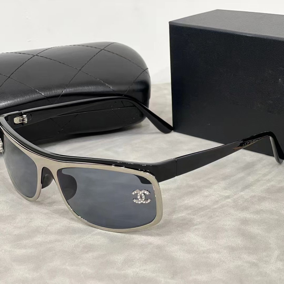 Woman's Shield Sunglasses