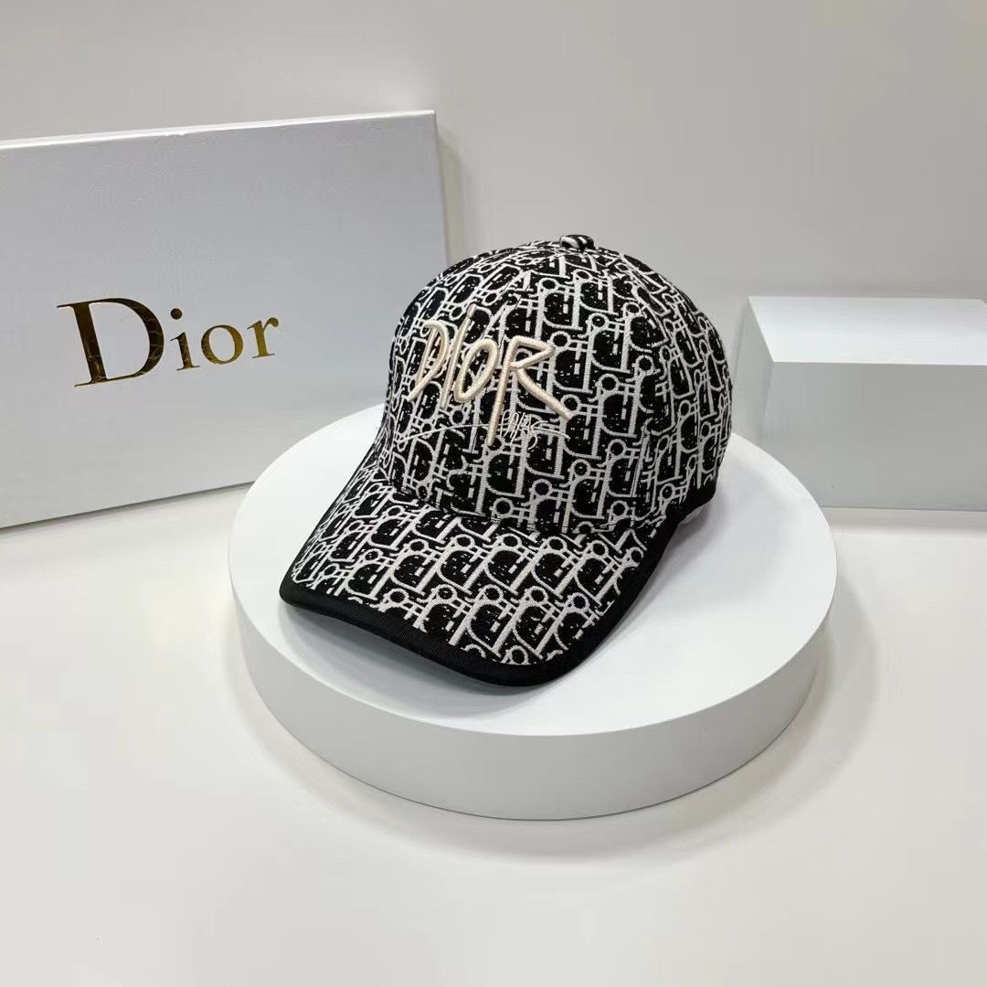 D Letter Embroidery Baseball Cap