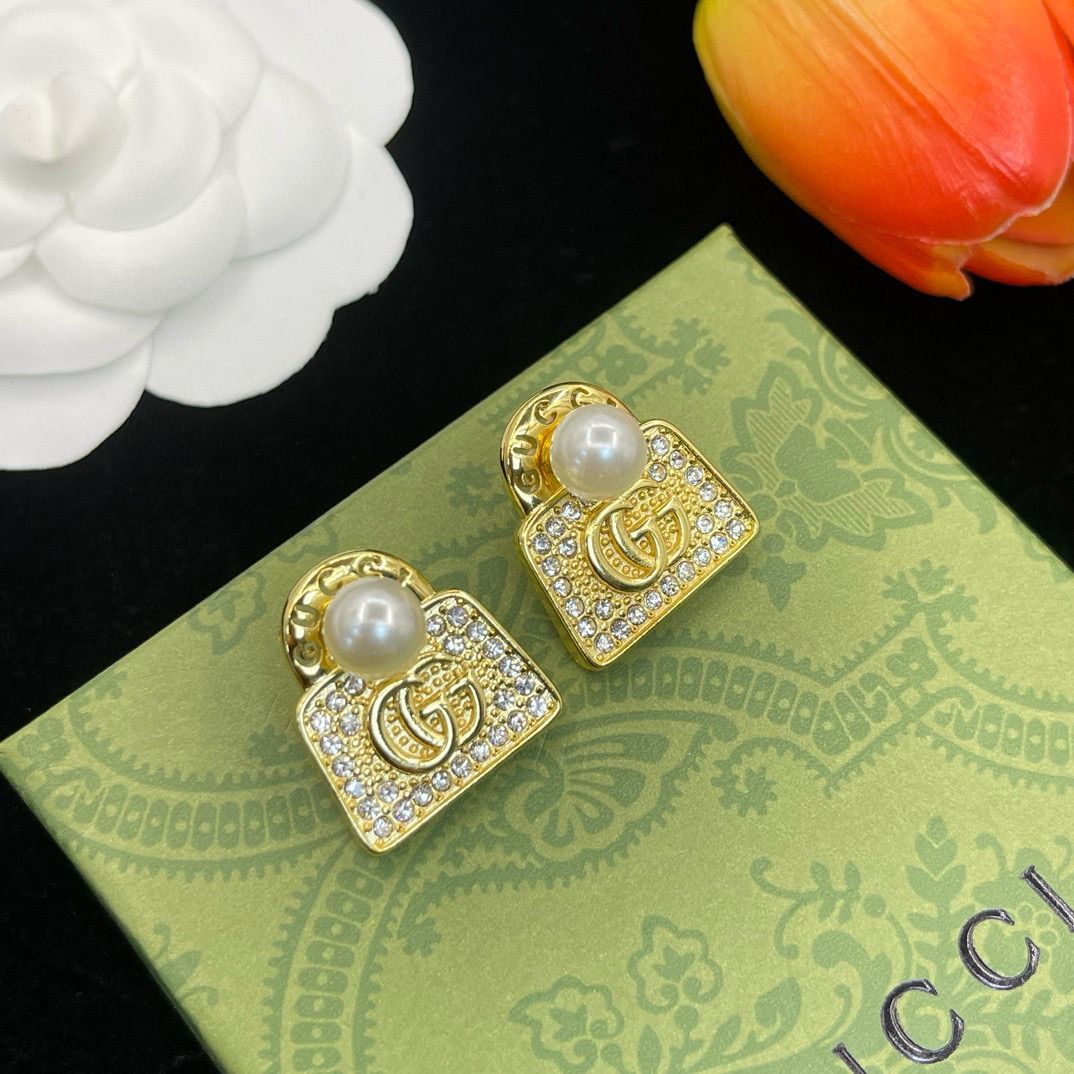 Temperament Letter Fashion Pearl Earrings