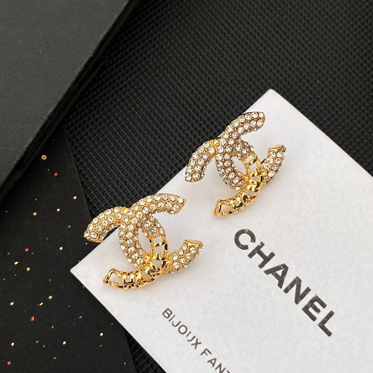 Cutout Fashion Diamond Stud Earrings