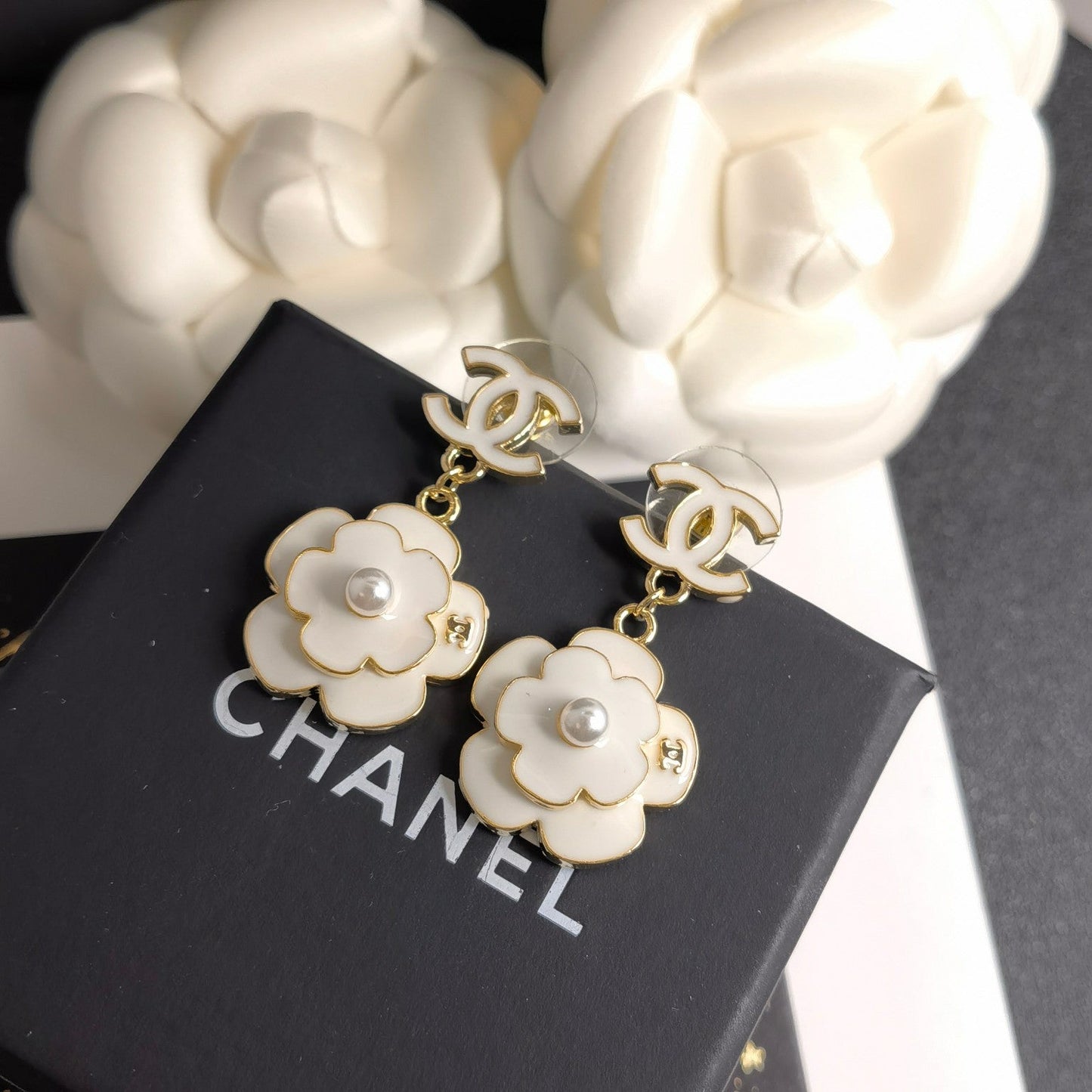 White Flowers Pendant Earrings