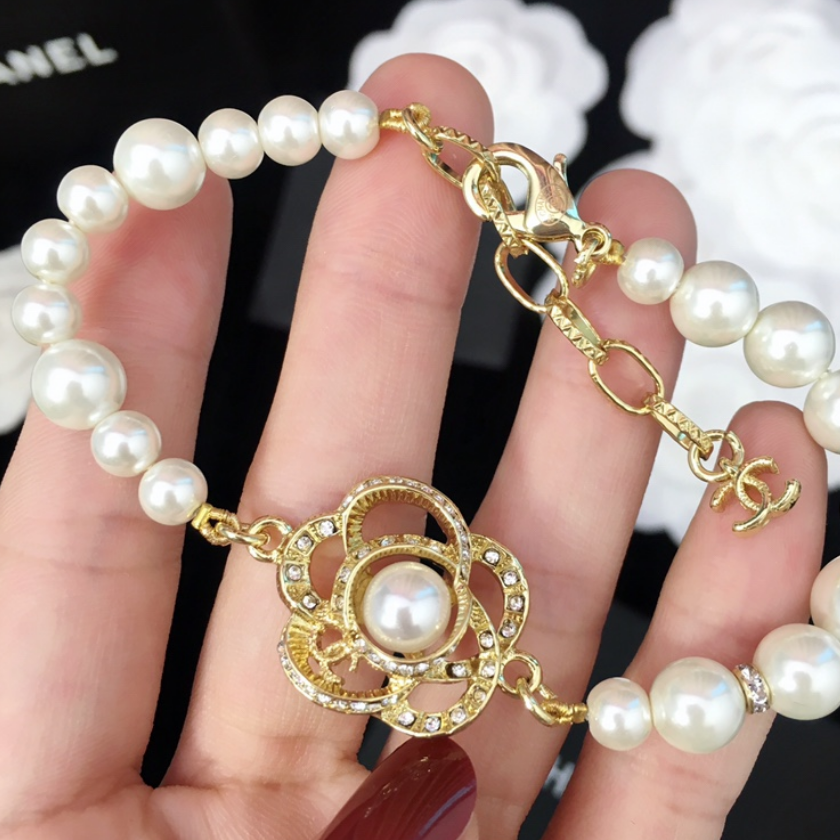 Camellia Adjustable Pearl Bracelet