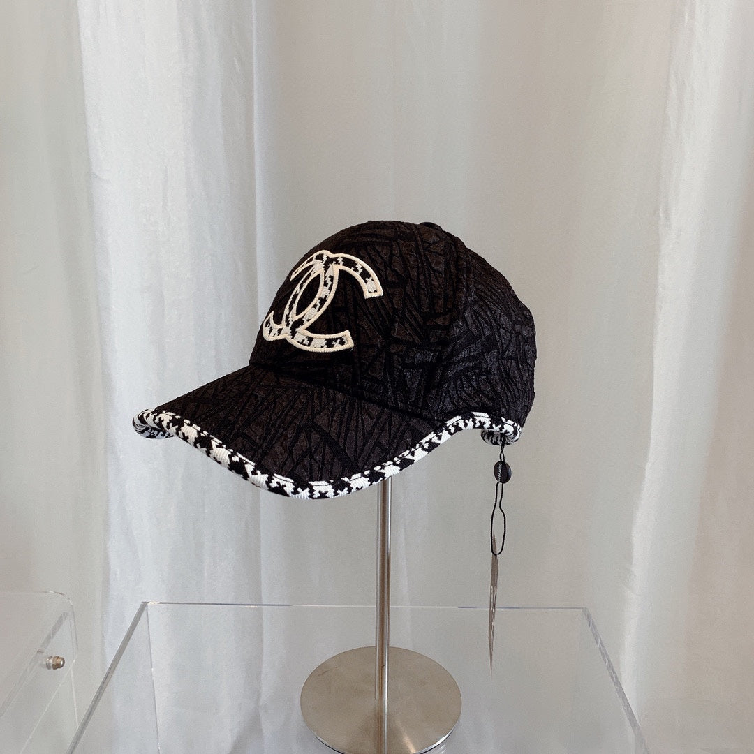 Fashionable Pleated Design Baseball Cap