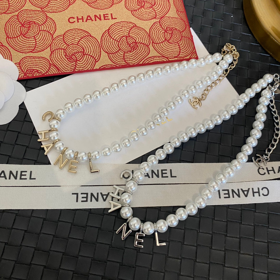 Fashionable Pearl Letter Pendant Necklace