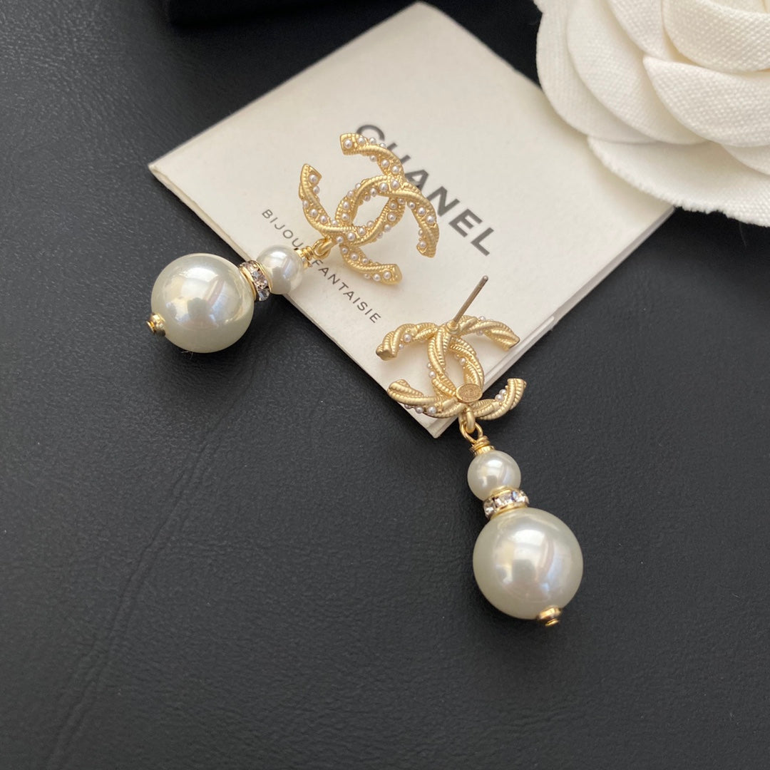 Temperament Logo Letter Pearl Drop Earrings