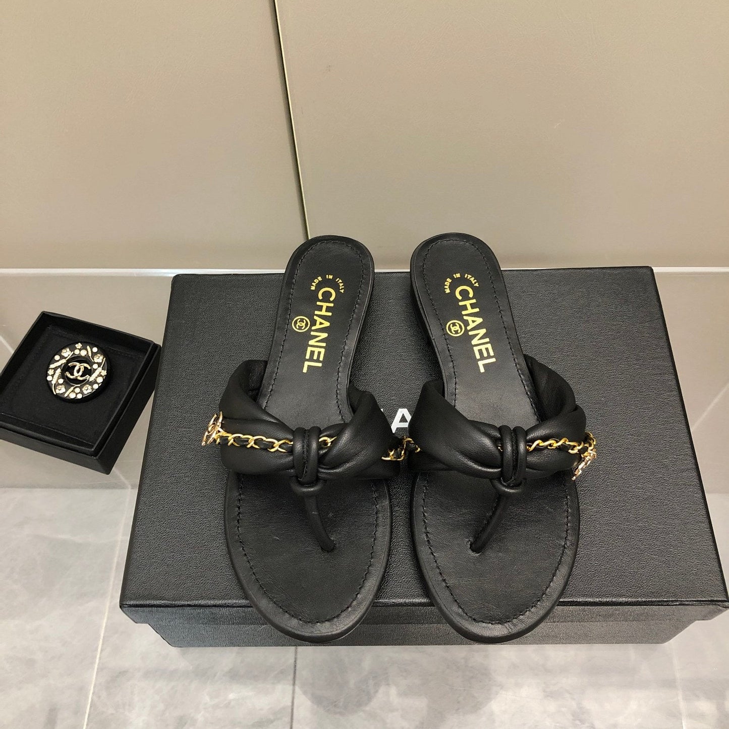 Chain Flip Flop Sandals