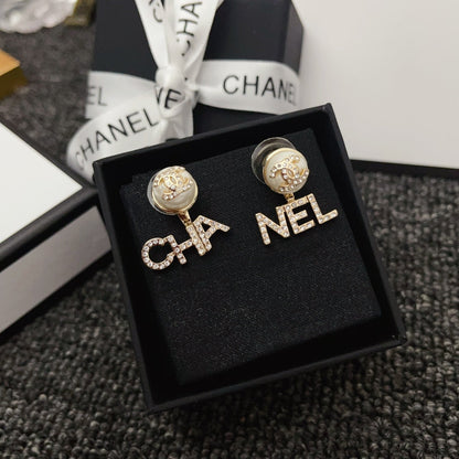 Pearly Whi Gold Stud Earrings