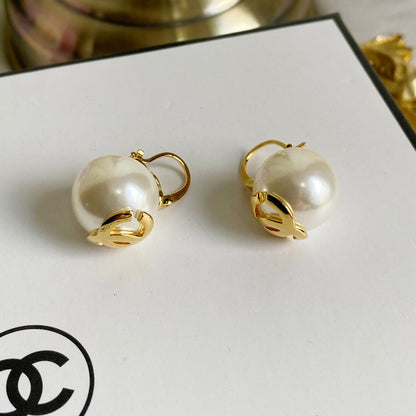 Retro Gold-Plated Pearl Earrings