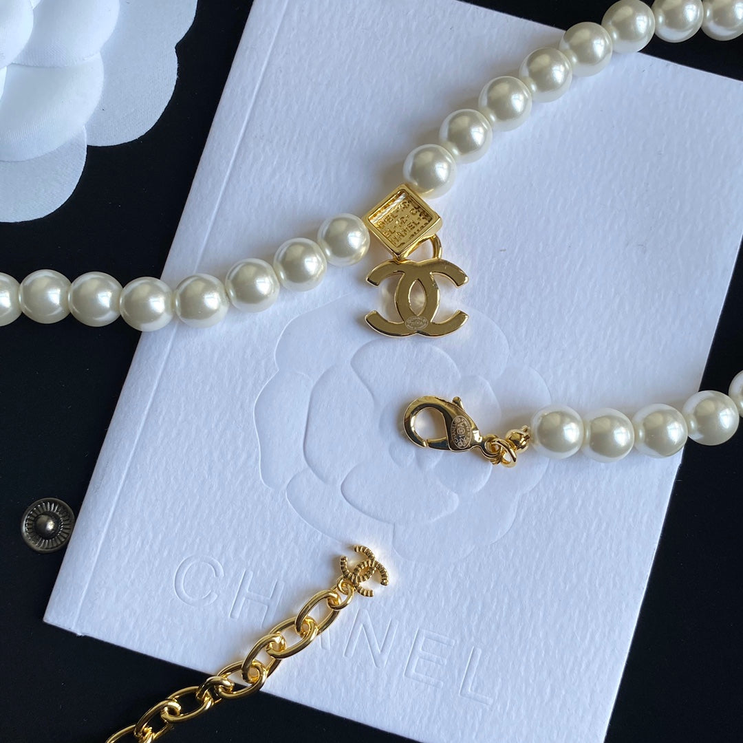 Double C Pearl Clavicle Necklace