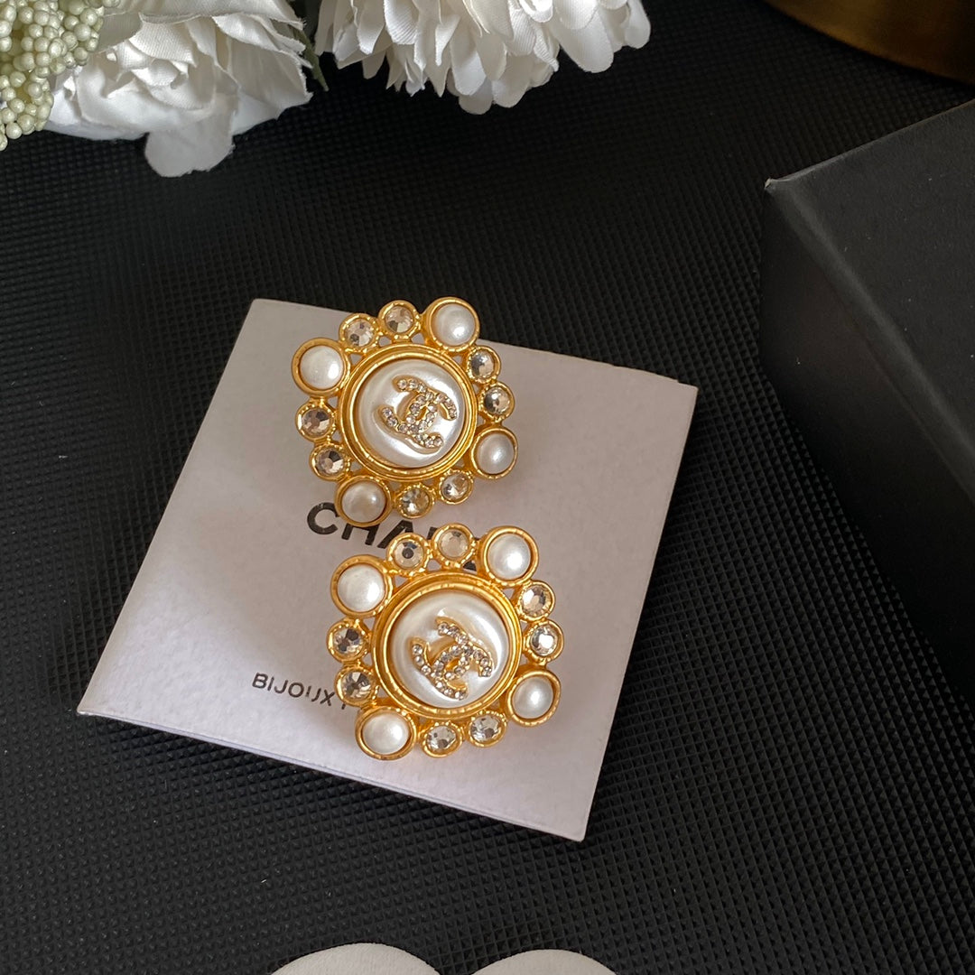 Crystal Pearl Vintage Stud Earrings