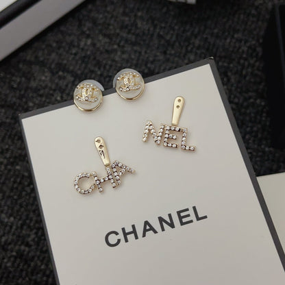 Pearly Whi Gold Stud Earrings