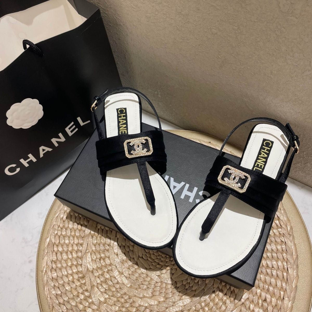 Fashion Diamond Buckle Flip Flops Sandals