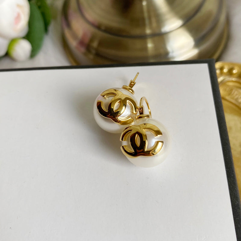 Retro Gold-Plated Pearl Earrings