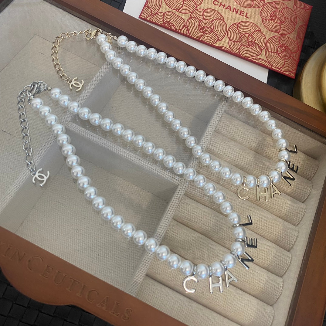 Fashionable Pearl Letter Pendant Necklace