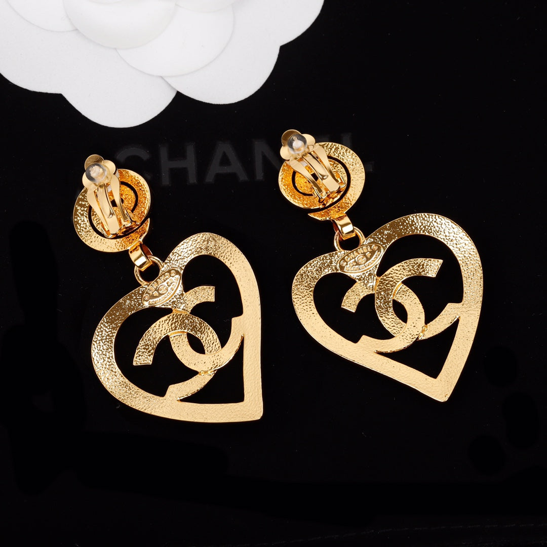 Retro Love Ear Clip