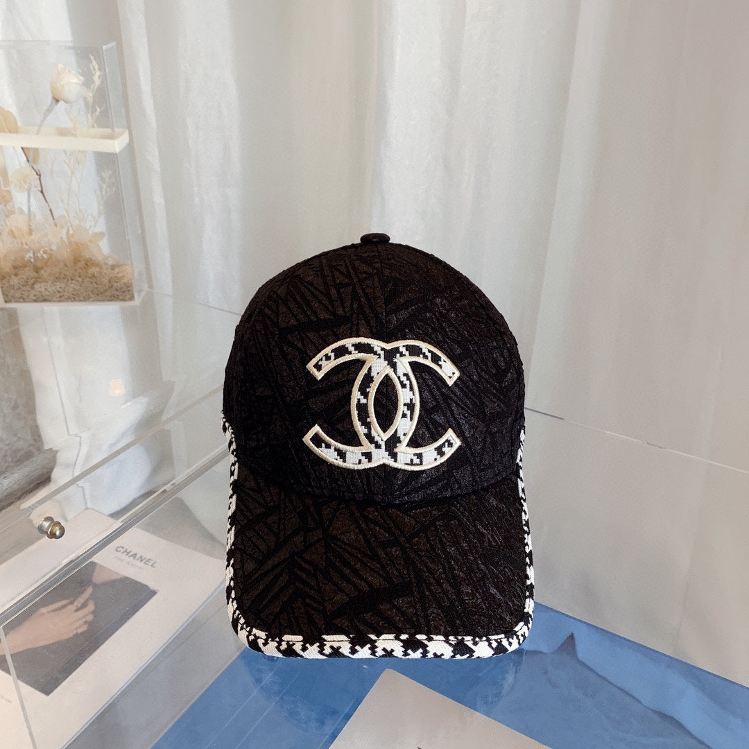 Fashionable Pleated Design Baseball Cap