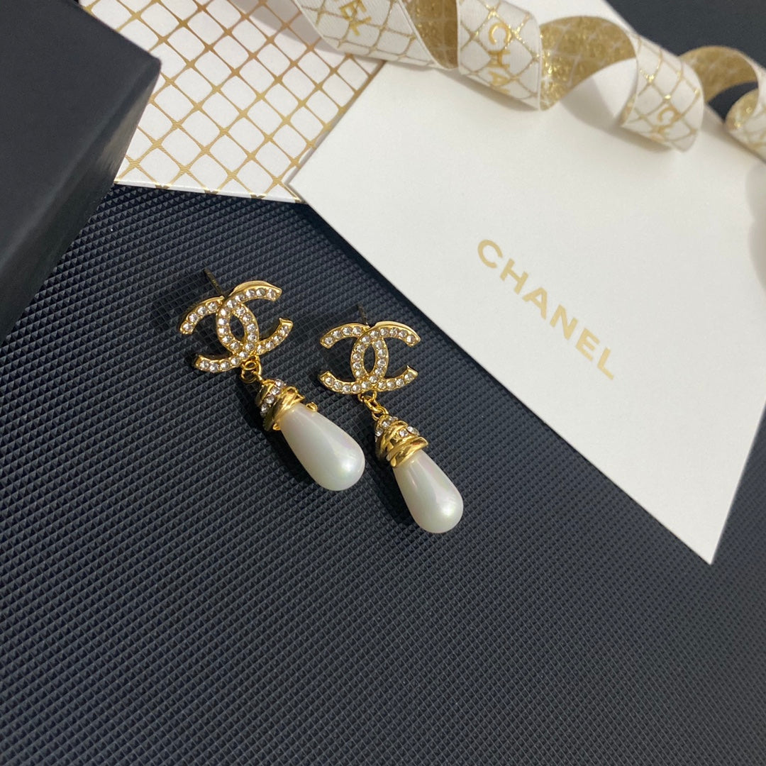 Elegant Rhinestone Pearl Earrings