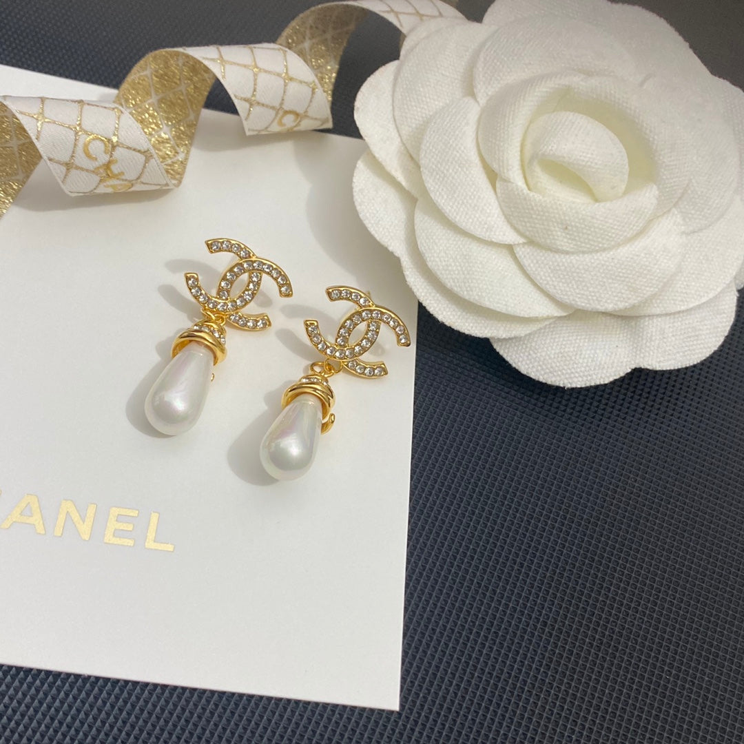 Elegant Rhinestone Pearl Earrings