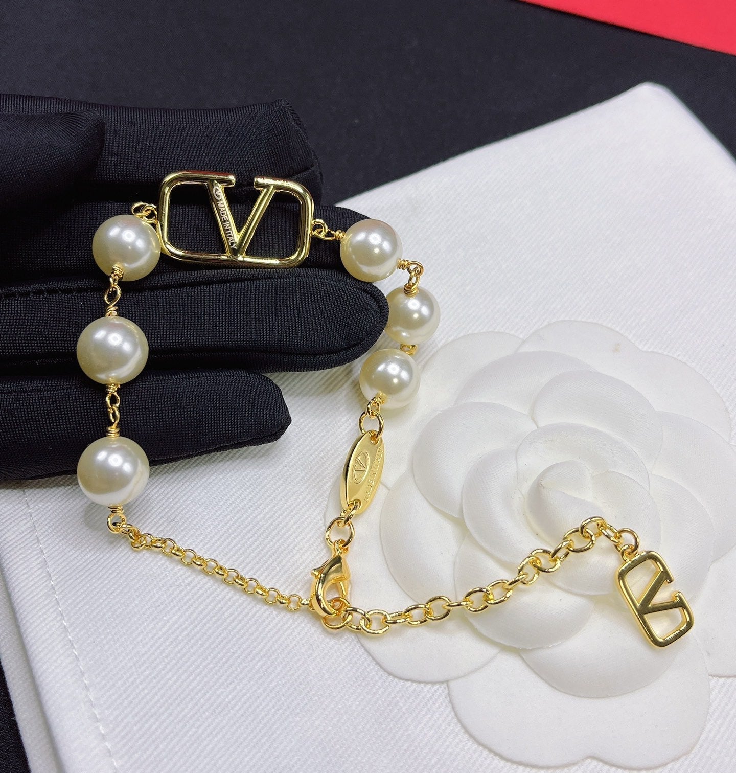 Pearl V bracelet