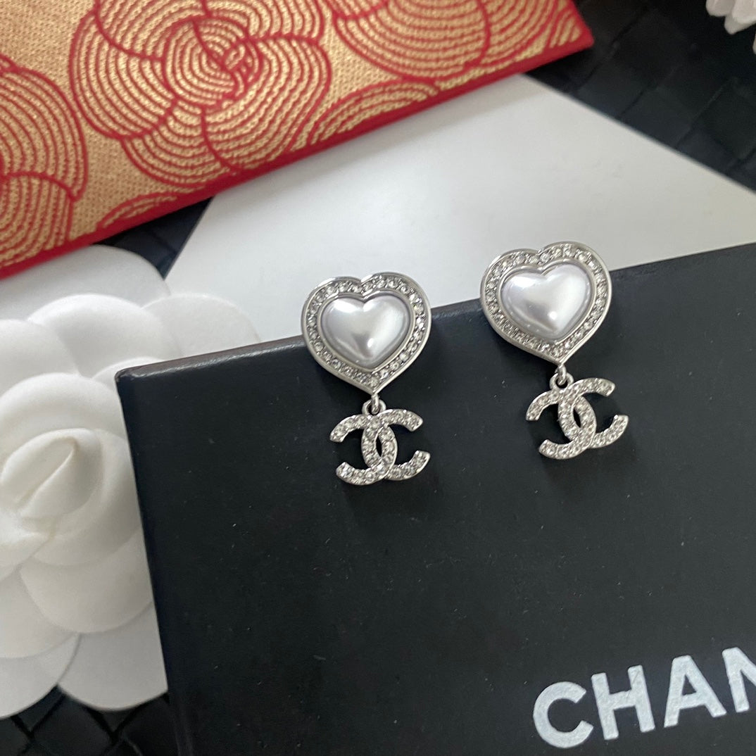 Elegant Pearl Heart Earrings