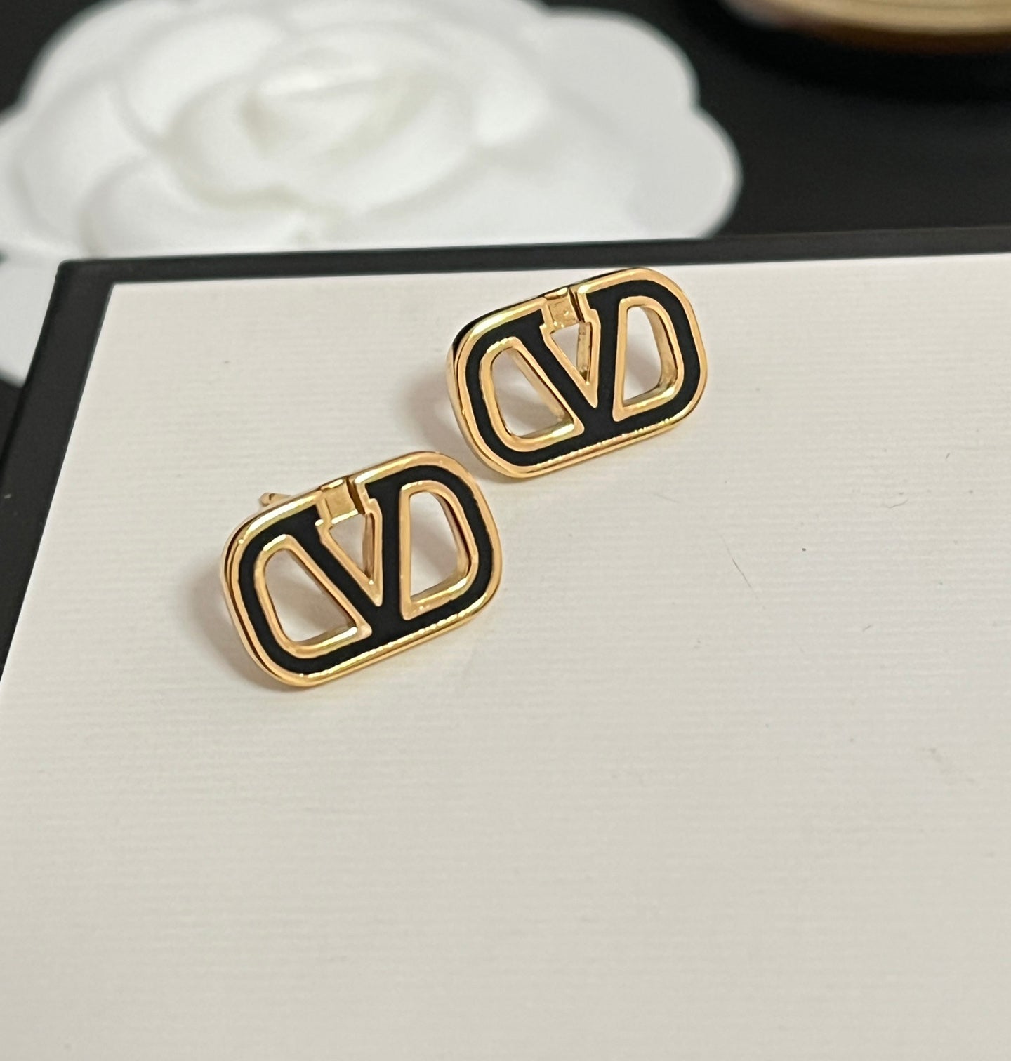 Fashionable hollow V earrings