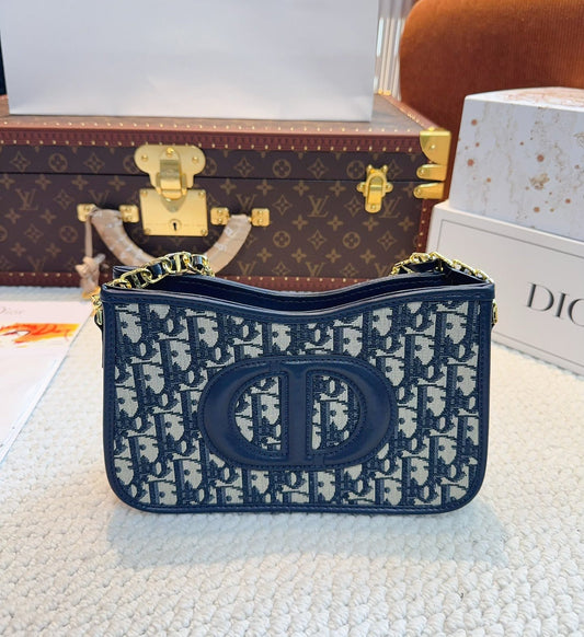 Signature chain bag