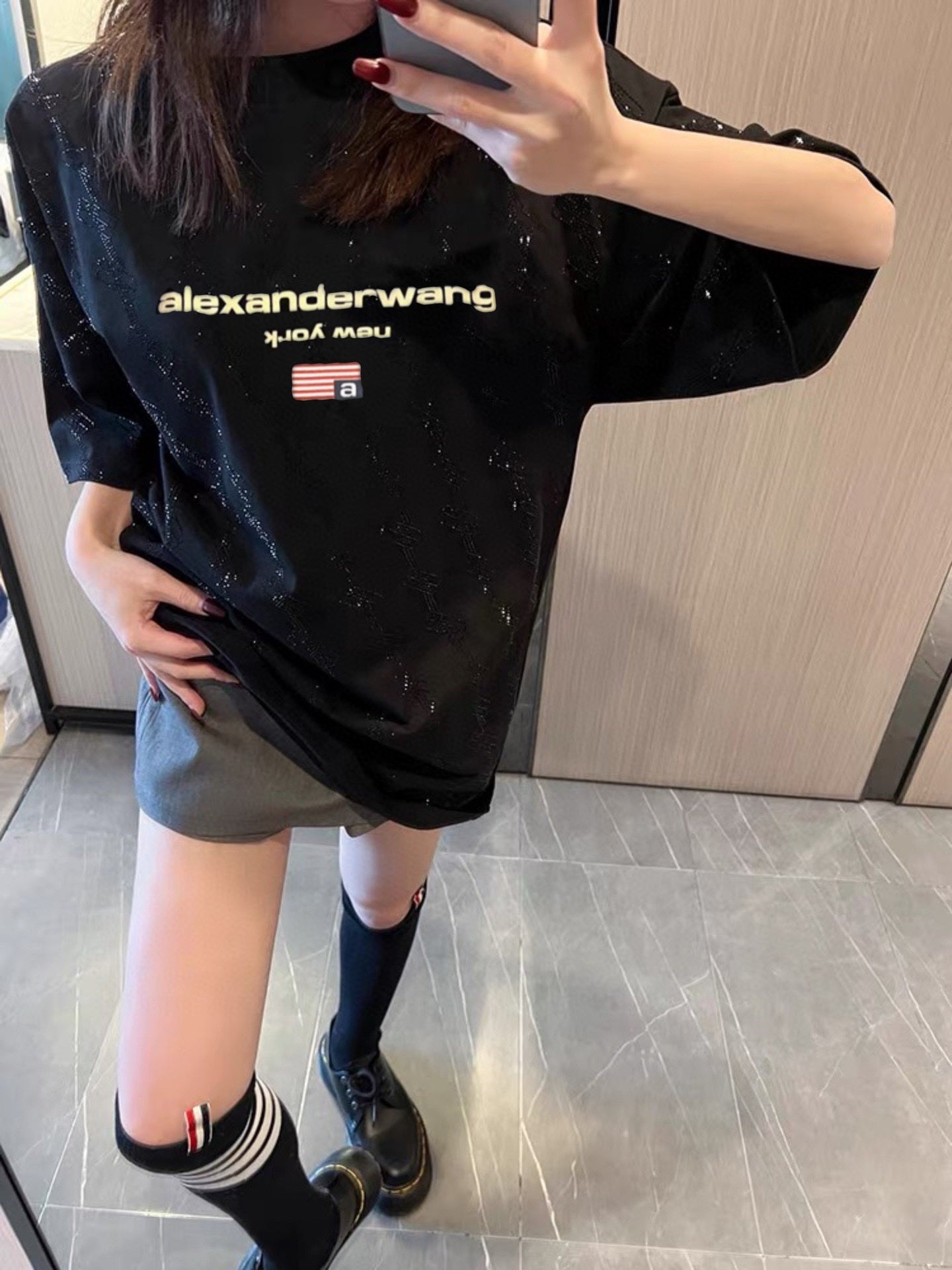 Starry sparkling foam embroidered logo short-sleeved T-shirt.