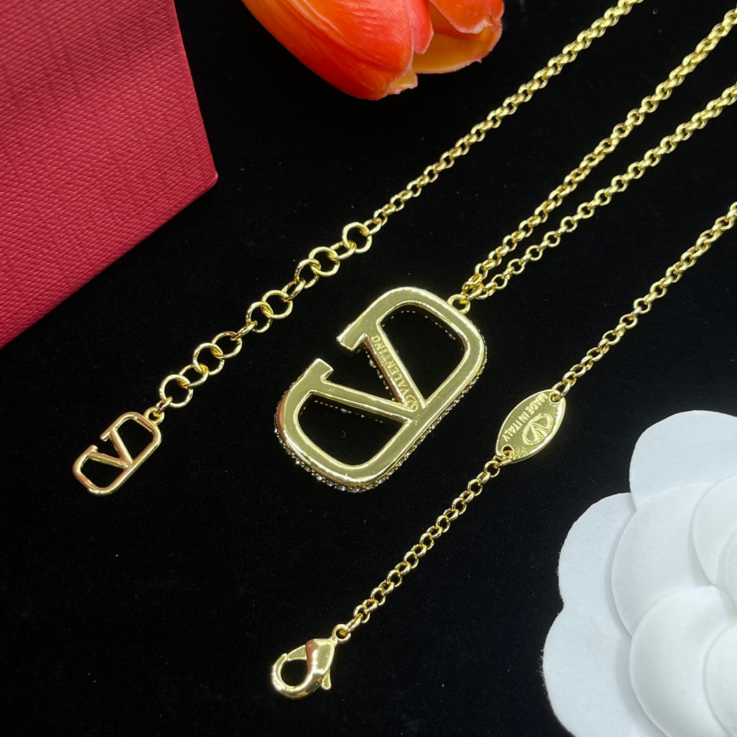 Vintage Gold Diamond Logo Jewelry Set