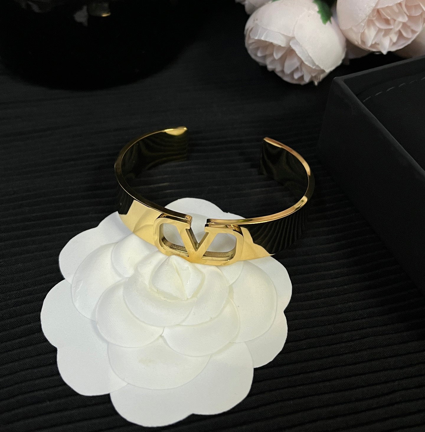 Fashion Open Hollow Bracelet