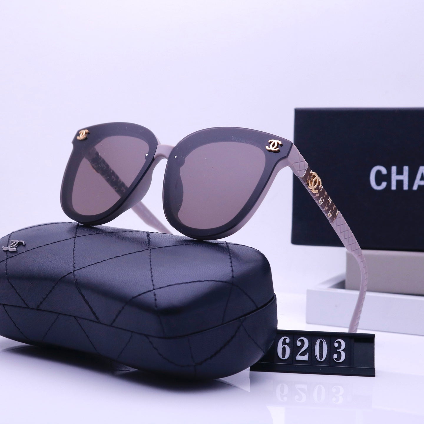 Retro Lettering Frame Sunglasses