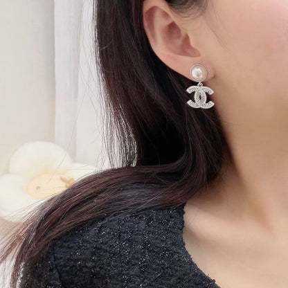 Elegant Pearl Pendant Fashion Earrings