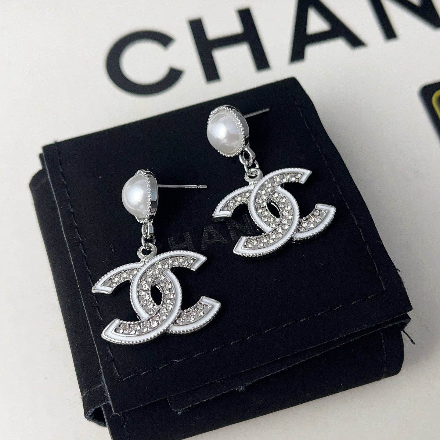 Elegant Pearl Pendant Fashion Earrings